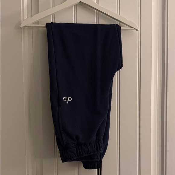 ALO Yoga Pants - Alo Navy sweatpants